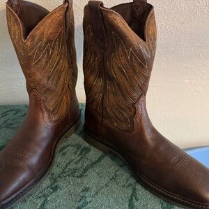 Brown Ariat Maverick square toe boots #10015543